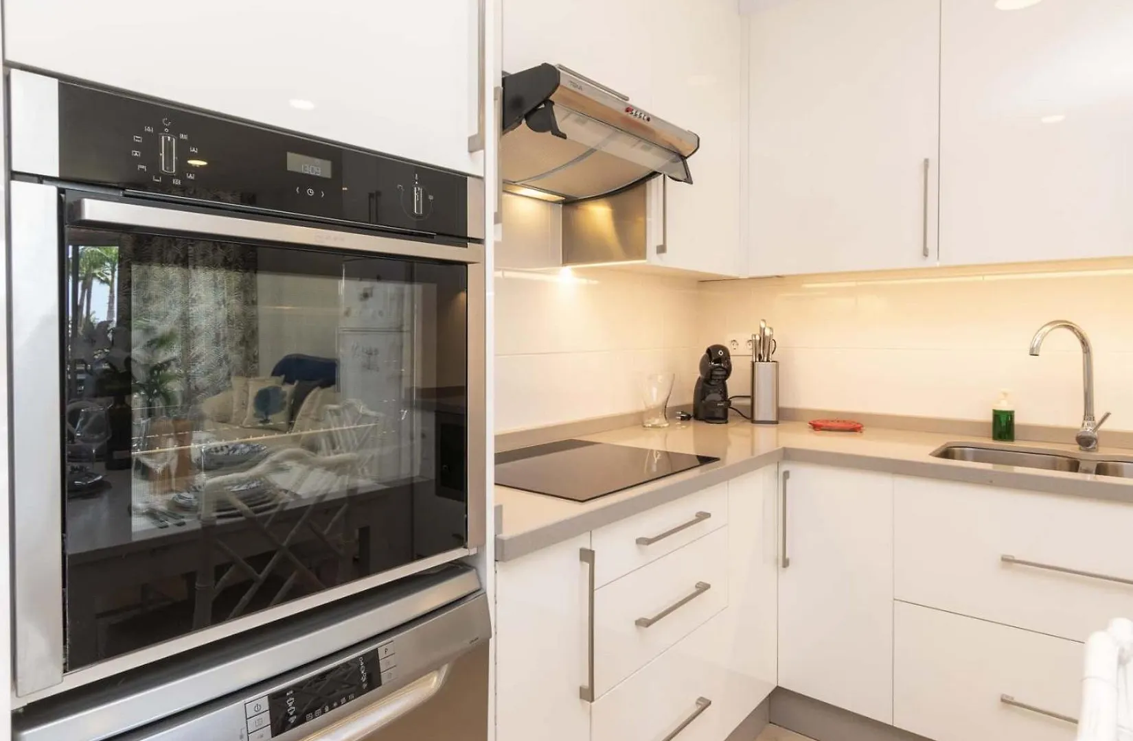 Sea Breeze Frontline Apartment Los Cristianos  0*, Los Cristianos (Tenerife) Spain