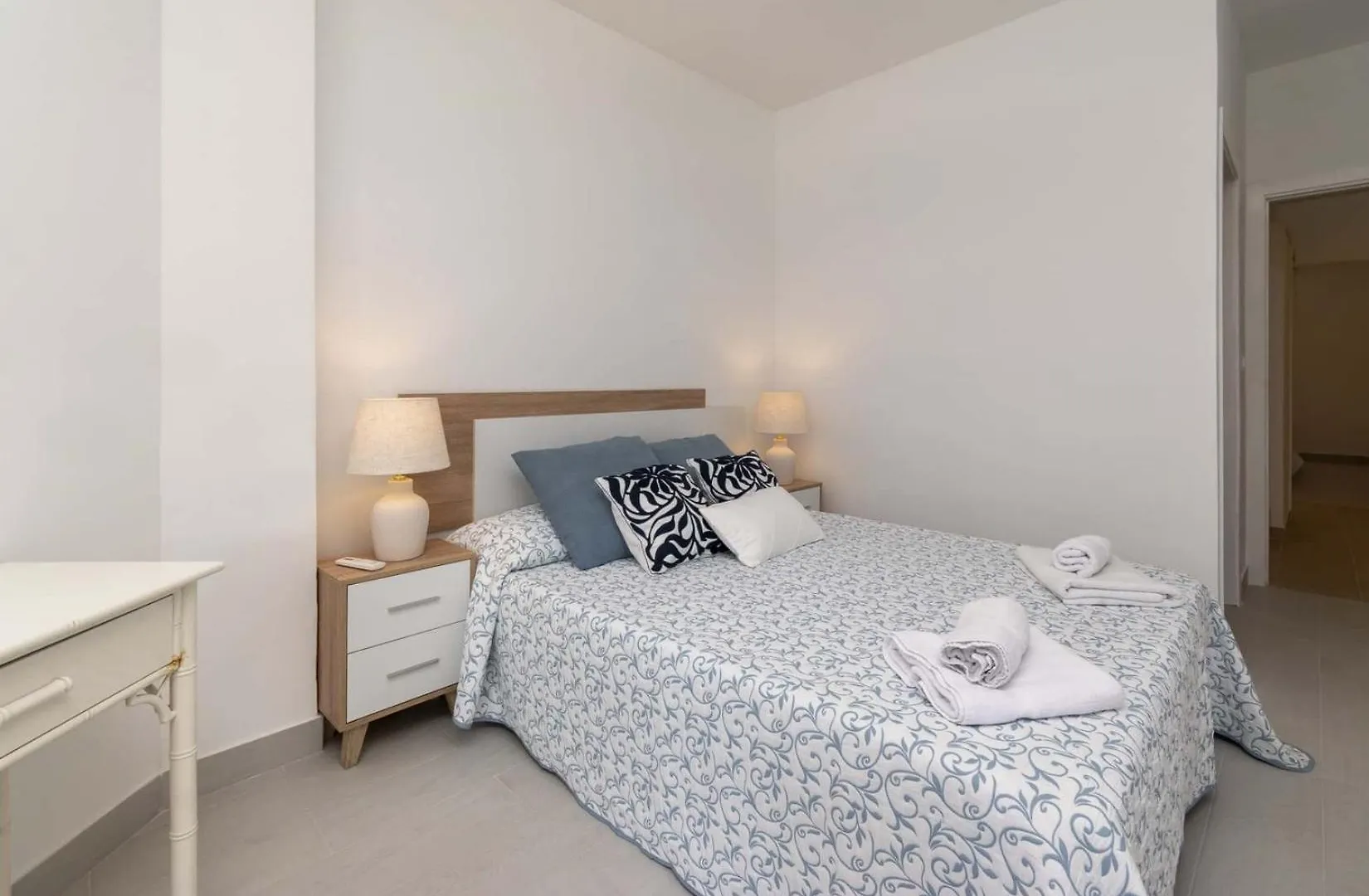 Sea Breeze Frontline Apartment Los Cristianos  Los Cristianos (Tenerife)
