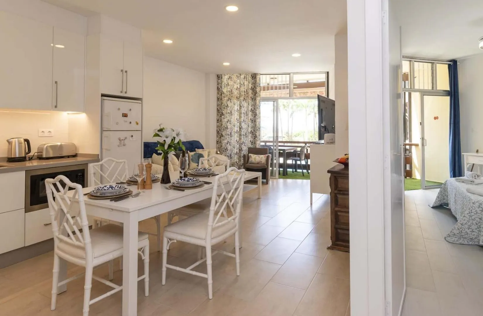 Sea Breeze Frontline Apartment Los Cristianos  Los Cristianos (Tenerife)